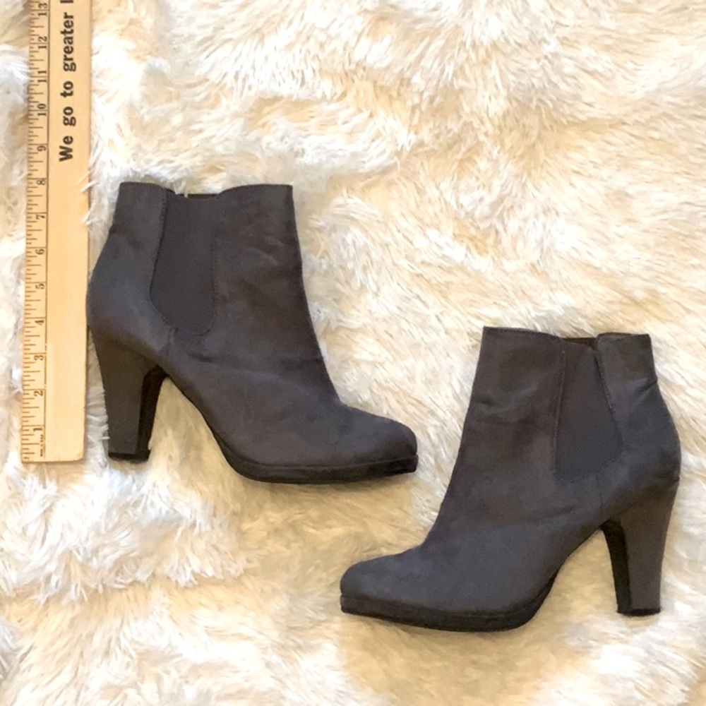 Grey faux suede booties 3 1/2-4in heel, round toe.